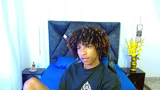 angelll18  online show from July 23, 2026, 9:02 pm