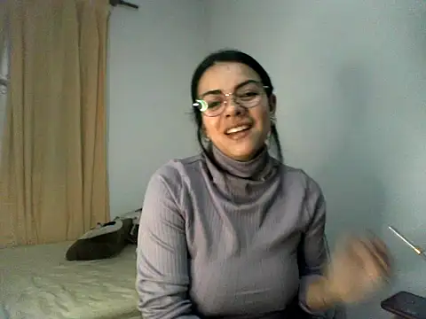 luluclark69 online show from June 8, 2026, 10:32 pm