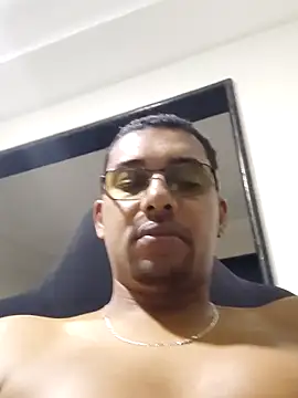 Snapshot of Reis001122 chatting on June 21, 2026, 4:26 am Reis001122 online show from June 21, 2026, 4:26 am