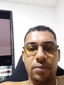 Reis001122 online show from July 12, 2026, 3:30 am