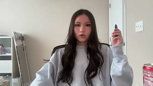 luvvivii online show from May 25, 2026, 8:04 pm