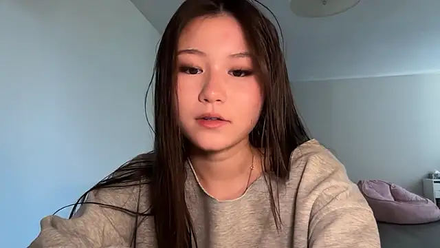 luvvivii online show from August 4, 2026, 4:42 pm
