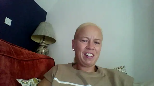 jennyblondeuk online show from July 23, 2026, 5:00 pm