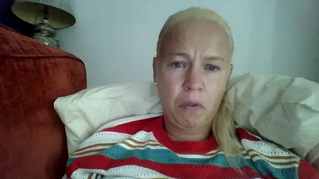 jennyblondeuk online show from July 24, 2026, 5:44 pm