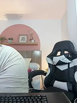 lila lain online show from July 26, 2026, 2:09 am