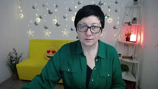 Snapshot of EmilyL0ve chatting on April 22, 2026, 5:14 pm EmilyL0ve online show from April 22, 2026, 5:14 pm