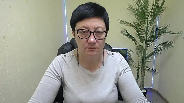 Snapshot of EmilyL0ve chatting on May 30, 2026, 5:10 pm EmilyL0ve online show from May 30, 2026, 5:10 pm