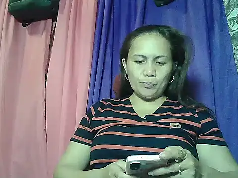 Snapshot of prettymomma24xx chatting on August 7, 2026, 12:07 pm prettymomma24xx online show from August 7, 2026, 12:07 pm