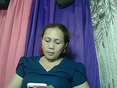 Snapshot of prettymomma24xx chatting on August 8, 2026, 9:00 am prettymomma24xx online show from August 8, 2026, 9:00 am