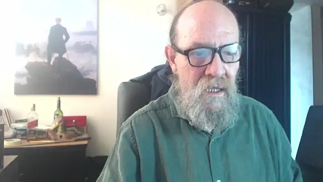Snapshot of Uncle_Hottie chatting on June 19, 2026, 3:27 pm Uncle Hottie online show from June 19, 2026, 3:27 pm