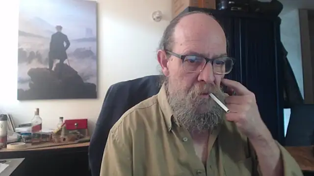 Snapshot of Uncle_Hottie chatting on June 24, 2026, 4:06 pm Uncle Hottie online show from June 24, 2026, 4:06 pm