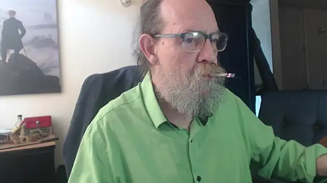 Snapshot of Uncle_Hottie chatting on June 25, 2026, 3:27 pm Uncle Hottie online show from June 25, 2026, 3:27 pm