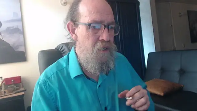 Snapshot of Uncle_Hottie chatting on July 2, 2026, 3:18 pm Uncle Hottie online show from July 2, 2026, 3:18 pm