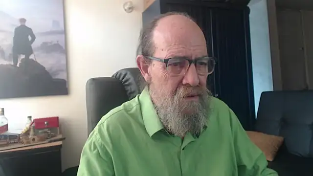 Snapshot of Uncle_Hottie chatting on July 3, 2026, 4:57 pm Uncle Hottie online show from July 3, 2026, 4:57 pm
