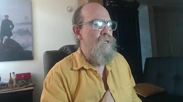 Snapshot of Uncle_Hottie chatting on July 6, 2026, 5:48 pm Uncle Hottie online show from July 6, 2026, 5:48 pm
