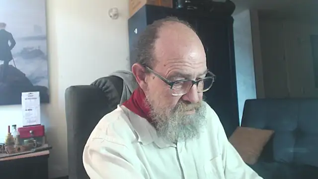 Snapshot of Uncle_Hottie chatting on July 7, 2026, 3:27 pm Uncle Hottie online show from July 7, 2026, 3:27 pm