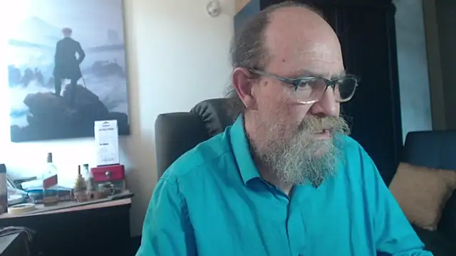Snapshot of Uncle_Hottie chatting on July 8, 2026, 3:38 pm Uncle Hottie online show from July 8, 2026, 3:38 pm