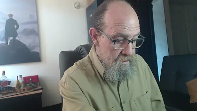 Snapshot of Uncle_Hottie chatting on July 13, 2026, 3:48 pm Uncle Hottie online show from July 13, 2026, 3:48 pm