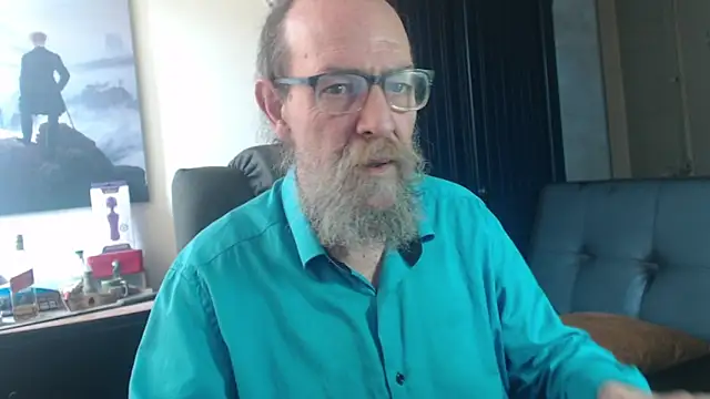 Snapshot of Uncle_Hottie chatting on July 16, 2026, 4:24 pm Uncle Hottie online show from July 16, 2026, 4:24 pm