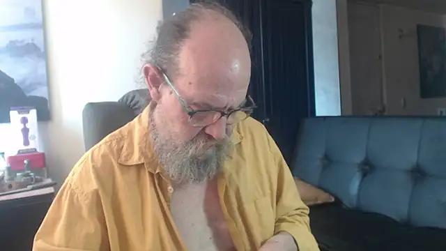 Snapshot of Uncle_Hottie chatting on July 17, 2026, 5:40 pm Uncle Hottie online show from July 17, 2026, 5:40 pm