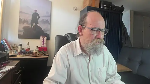 Snapshot of Uncle_Hottie chatting on July 18, 2026, 3:27 pm Uncle Hottie online show from July 18, 2026, 3:27 pm