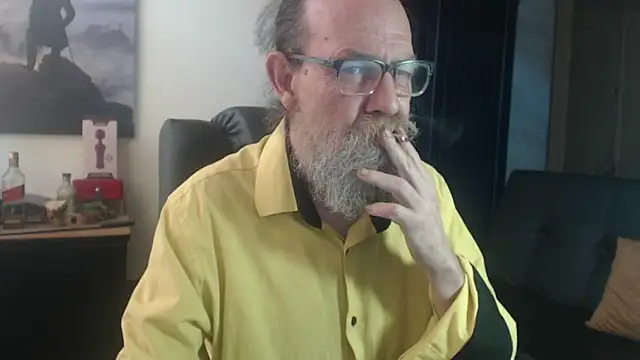 Snapshot of Uncle_Hottie chatting on July 21, 2026, 3:36 pm Uncle Hottie online show from July 21, 2026, 3:36 pm