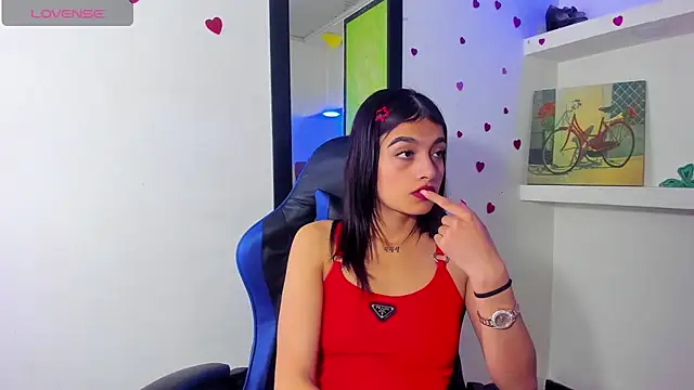 honeyluxe  online show from June 19, 2026, 8:12 pm