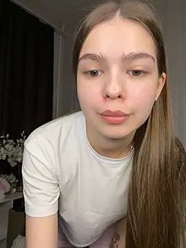 Snapshot of SkylineBliss chatting on July 21, 2026, 4:42 pm SkylineBliss online show from July 21, 2026, 4:42 pm