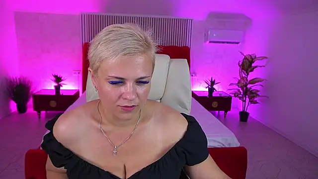 CrystalVibe online show from July 1, 2026, 8:52 pm