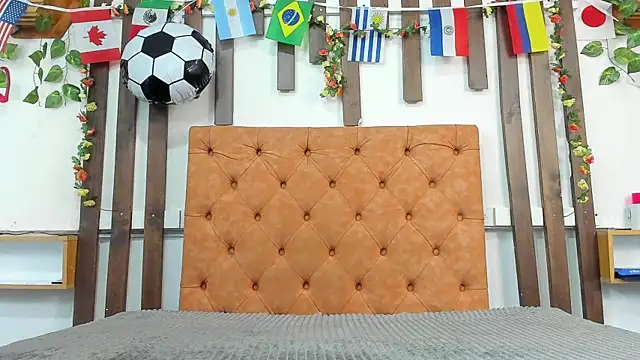 MeowMota  online show from July 22, 2026, 6:54 pm