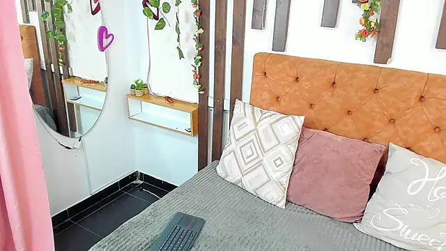 MeowMota  online show from July 23, 2026, 6:50 pm