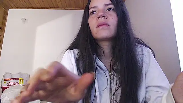 Shanel Lozano online show from June 12, 2026, 3:33 pm