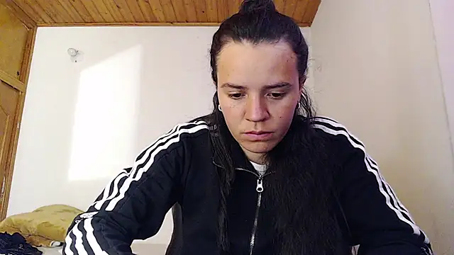 Shanel Lozano online show from June 14, 2026, 5:59 pm