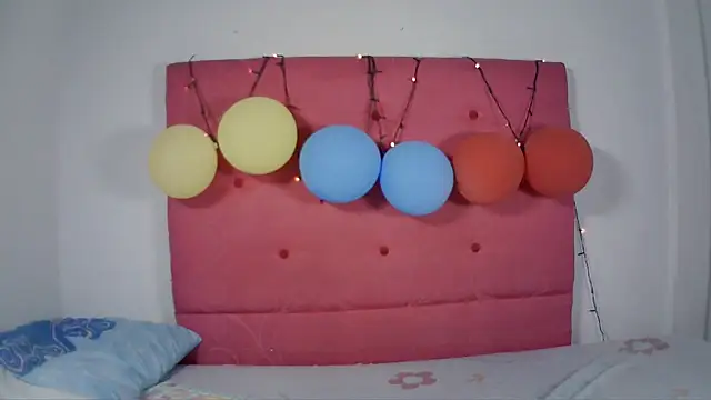 Mia Suarez7 online show from July 4, 2026, 12:06 am
