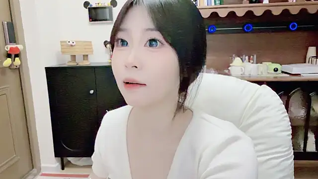 Onefiona online show from June 18, 2026, 11:58 am