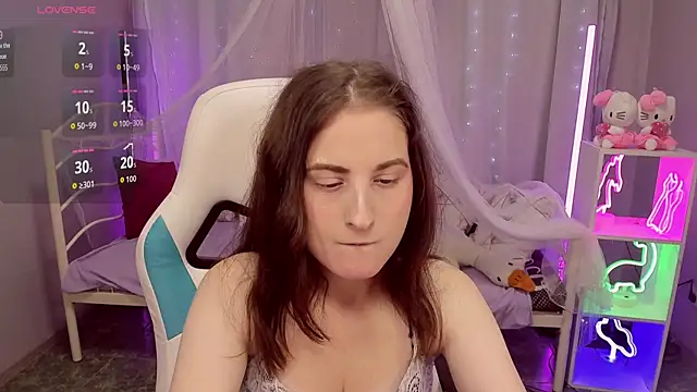 KiraDuvall online show from June 18, 2026, 5:39 pm