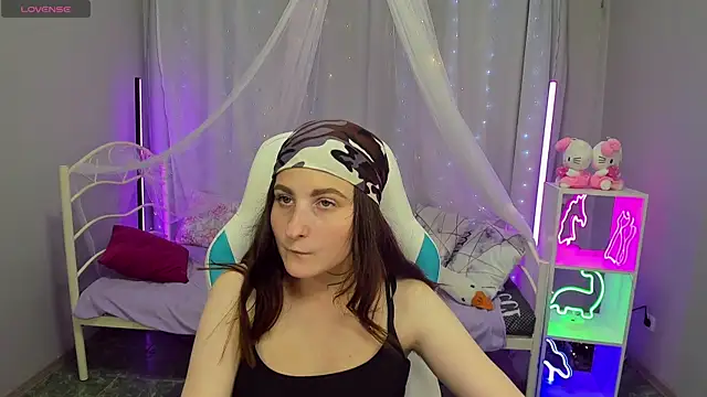 KiraDuvall online show from June 24, 2026, 6:51 pm