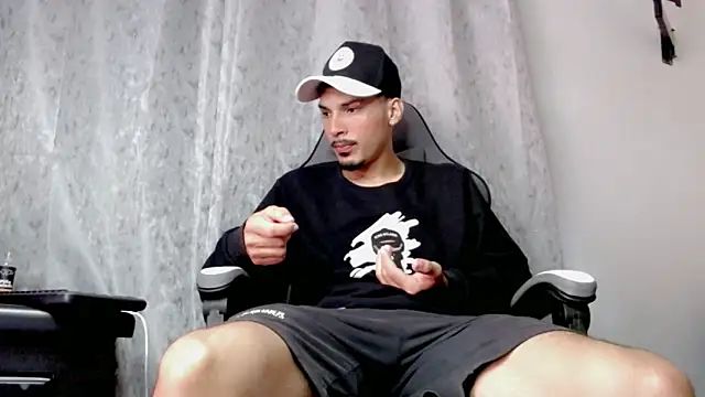 Snapshot of Yankees_xxx chatting on June 11, 2026, 3:43 pm Yankees xxx online show from June 11, 2026, 3:43 pm