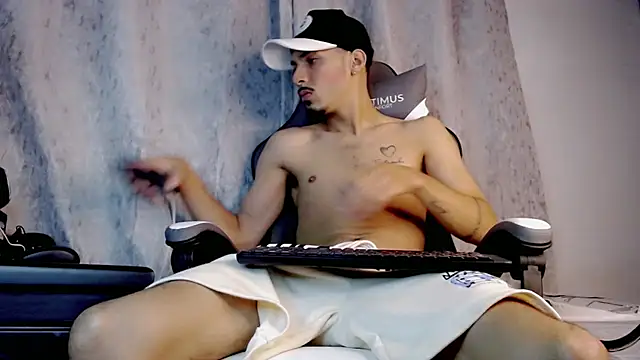 Snapshot of Yankees_xxx chatting on June 14, 2026, 11:56 am Yankees xxx online show from June 14, 2026, 11:56 am