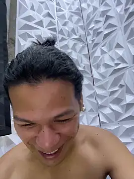 Snapshot of HugeAgatha chatting on May 24, 2026, 1:43 am HugeAgatha online show from May 24, 2026, 1:43 am