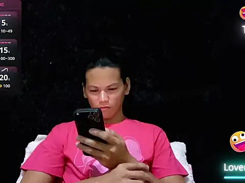 Snapshot of HugeAgatha chatting on June 2, 2026, 2:19 pm HugeAgatha online show from June 2, 2026, 2:19 pm