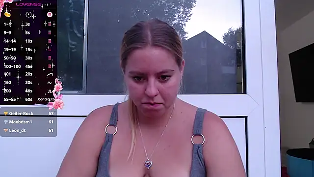 Mia lou05 online show from July 12, 2026, 7:49 pm