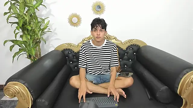 jisus catt online show from July 15, 2026, 1:44 am