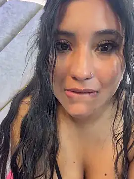 Snapshot of valenlopezz_ chatting on June 21, 2026, 6:54 pm valenlopezz online show from June 21, 2026, 6:54 pm