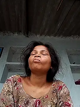 Snapshot of Jyoti_rathor chatting on July 6, 2026, 1:02 am Jyoti rathor online show from July 6, 2026, 1:02 am