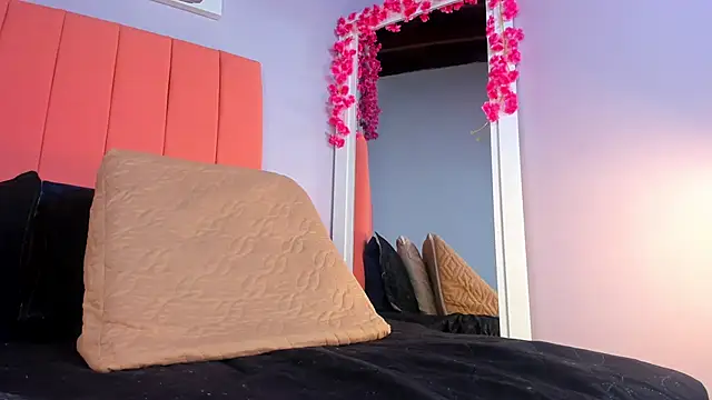 rose thompson19 online show from June 16, 2026, 6:54 pm