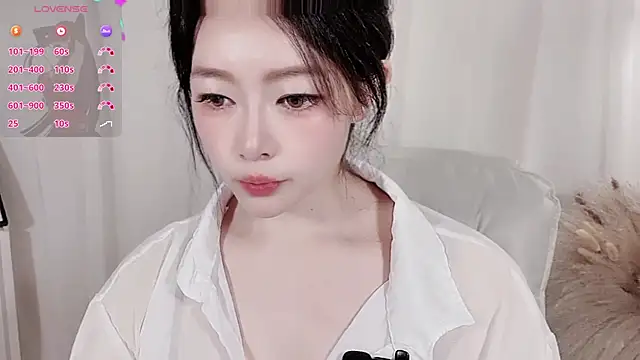 XinYuemeimei online show from July 4, 2026, 2:12 pm
