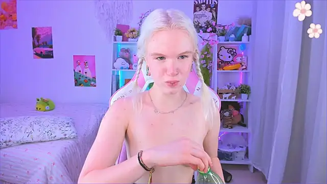 Mia WaterFall online show from August 1, 2026, 3:28 am