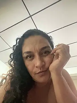 Snapshot of Rosalinda_77 chatting on July 5, 2026, 5:14 am Rosalinda 77 online show from July 5, 2026, 5:14 am