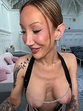 Allana29 online show from July 31, 2026, 7:35 pm